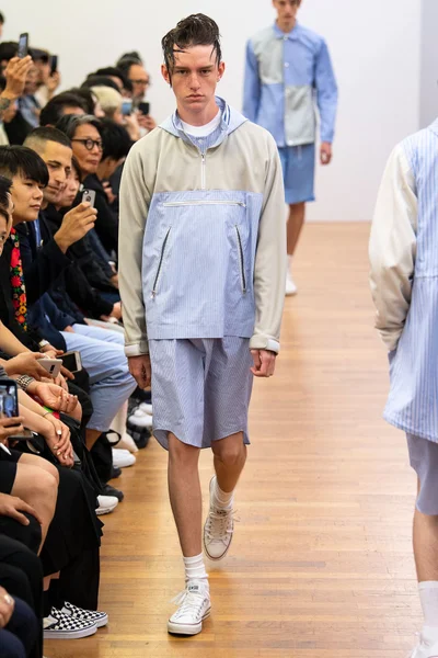 Look 16